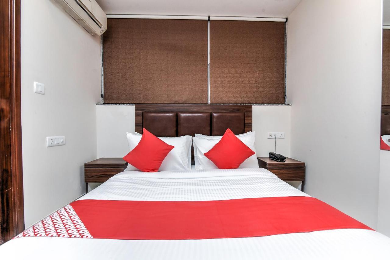 Oyo 81042 Rajput Resort Patiala Bagian luar foto